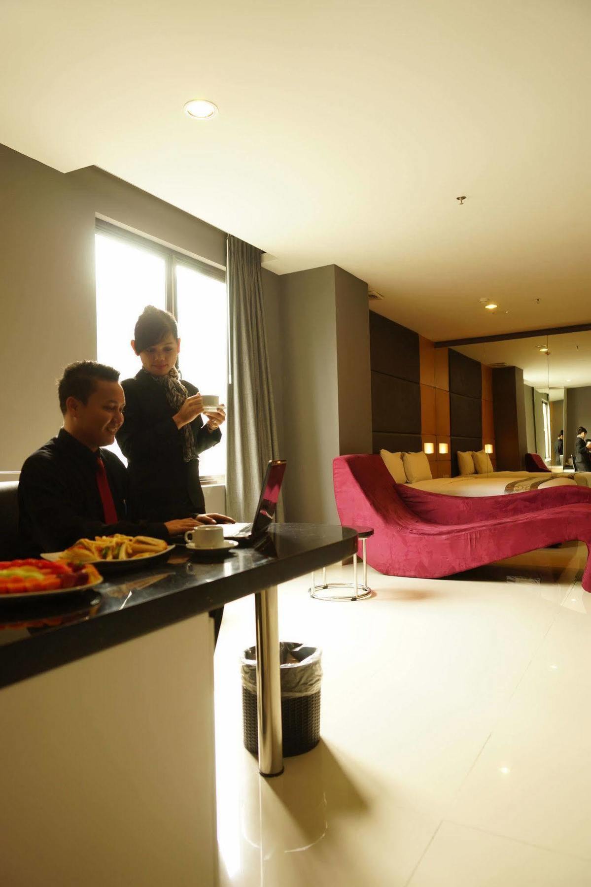 B Fashion Hotel Jakarta Exterior photo