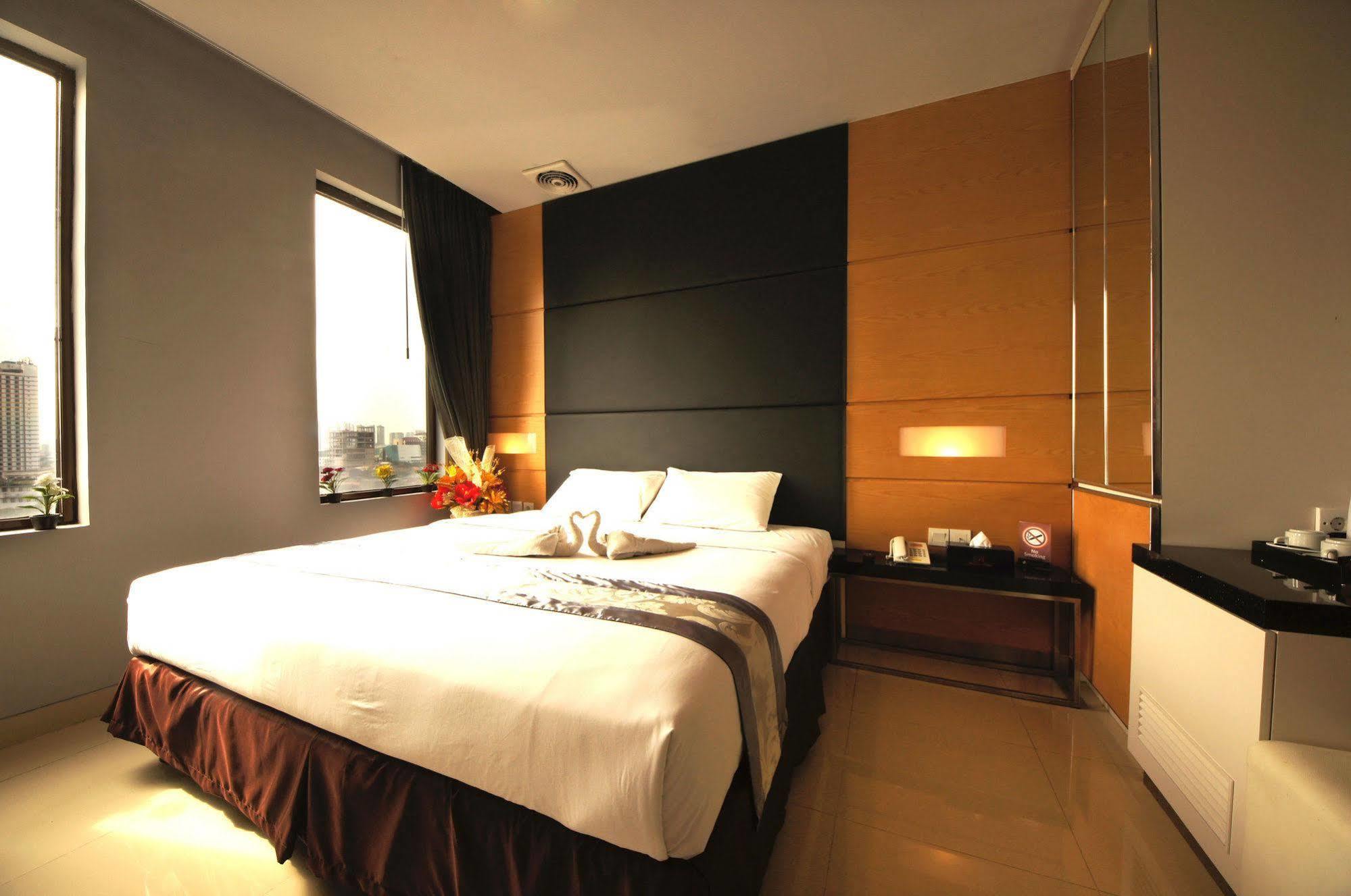 B Fashion Hotel Jakarta Exterior photo